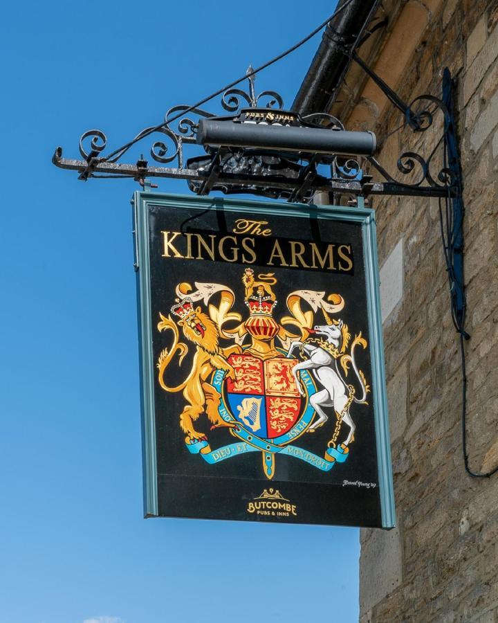 The Kings Arms Hotel Melksham Exterior foto